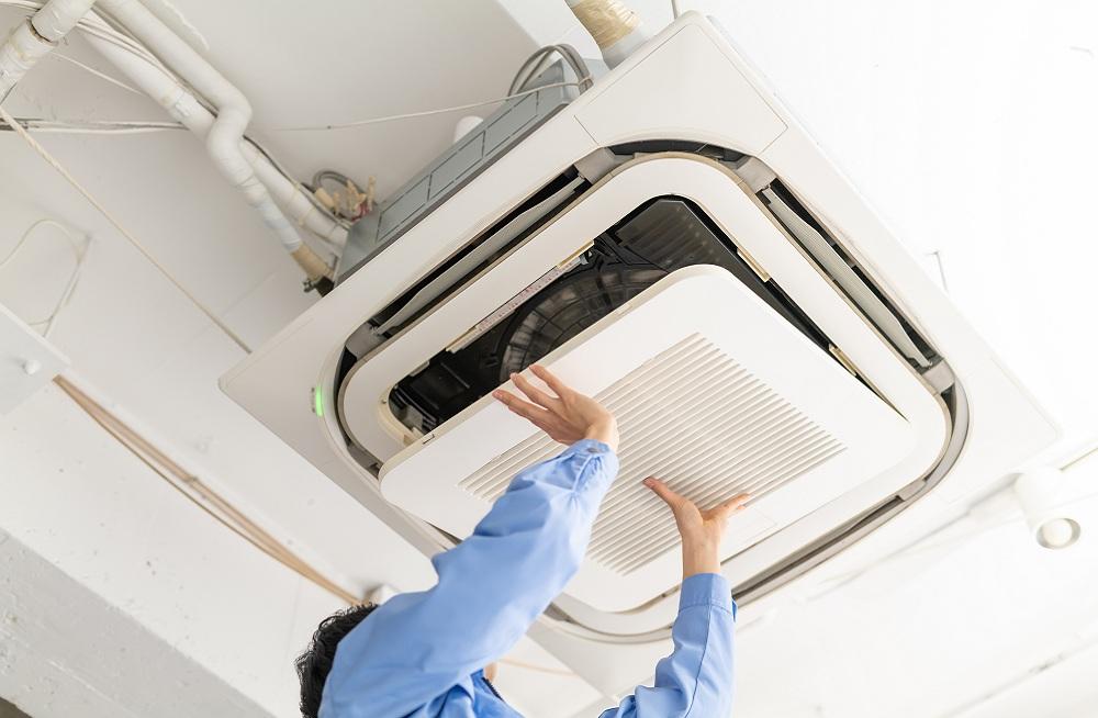 エアコンクリーニング（分解洗浄）｜オフィス・店舗・マンション・ビルのクリーニング（清掃）は東京都世田谷区【トミーワークス】にお任せください。日常清掃、定期清掃も承っております。杉並区や神奈川県川崎市も出張可！