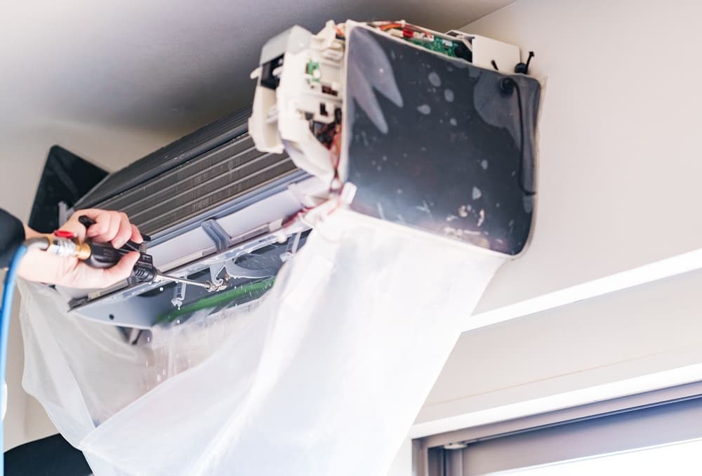 床清掃（カーペット清掃）｜オフィス・店舗・マンション・ビルのクリーニング（清掃）は東京都世田谷区【トミーワークス】にお任せください。日常清掃、定期清掃も承っております。杉並区や神奈川県川崎市も出張可！