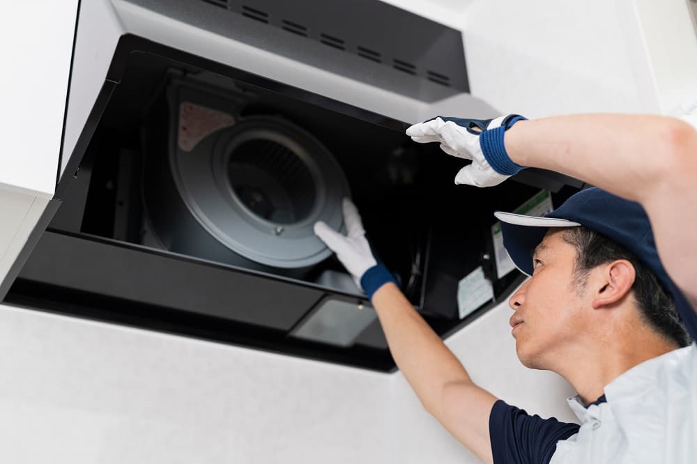 床清掃（剥離）｜オフィス・店舗・マンション・ビルのクリーニング（清掃）は東京都世田谷区【トミーワークス】にお任せください。日常清掃、定期清掃も承っております。杉並区や神奈川県川崎市も出張可！