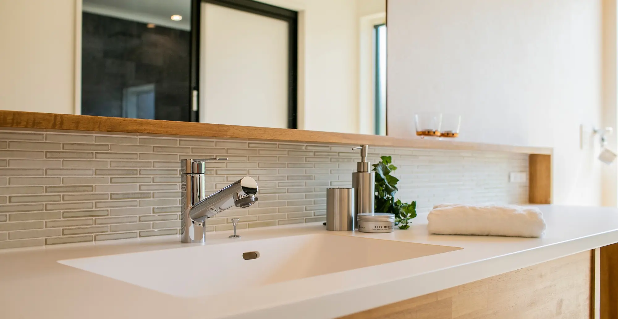 洗面所クリーニング｜【個人の方向け】ハウスクリーニング会社の【トミーワークス】は見積、出張費無料！東京都世田谷区で清掃業者をお探ならお気軽にご相談ください！水回り、エアコン、キッチン、レンジフード、浴室、洗面所、トイレ、カーペット、空室、室内、ガラス・サッシ、リフォーム・現状回復、定期クリーニングに対応。杉並区や神奈川県川崎市も出張可！